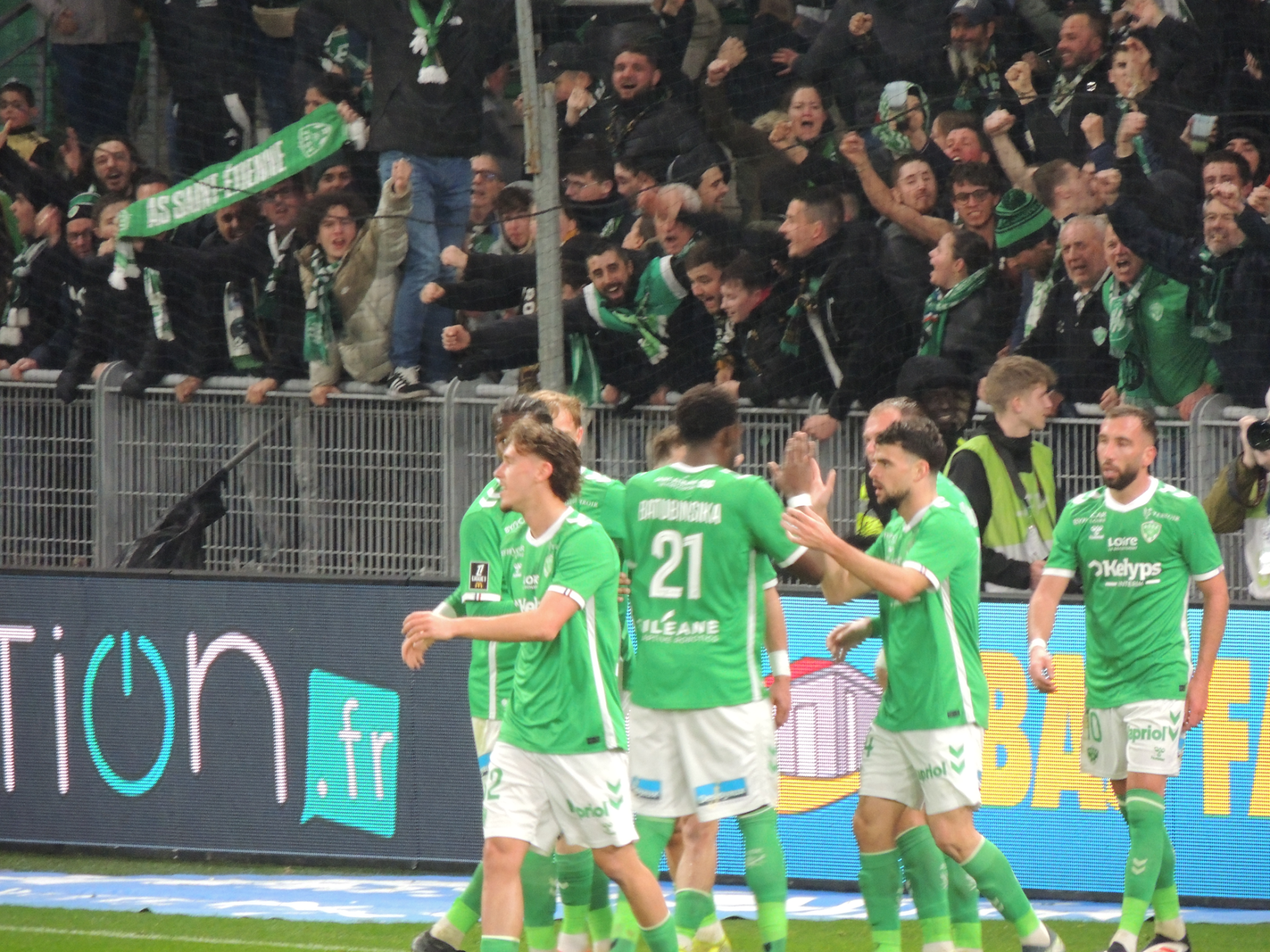 LA JOIE SUR LE TERRAIN